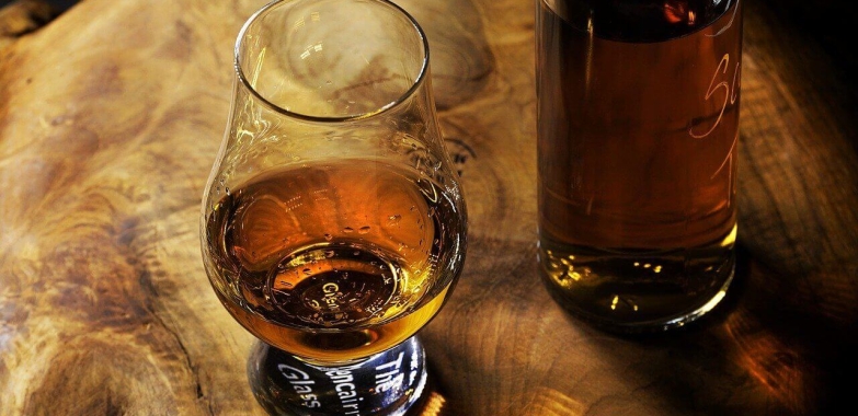 8 Ideias Do Que Fazer Com As Garrafas De Whisky Que Tem Em Casa